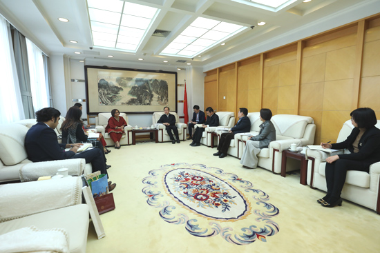 人民日報(bào)社社長李寶善在報(bào)社會見了巴基斯坦駐華大使哈什米一行（攝影：李國良）