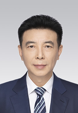陳贄，男，漢族，1965年10月生，研究生學(xué)歷，中共黨員，現(xiàn)任人民日?qǐng)?bào)社編委委員、海外版編輯部總編輯。