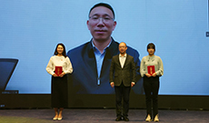 第七季丨人民網(wǎng)黨委書記、董事長、總裁葉蓁蓁與“平凡英雄”合影