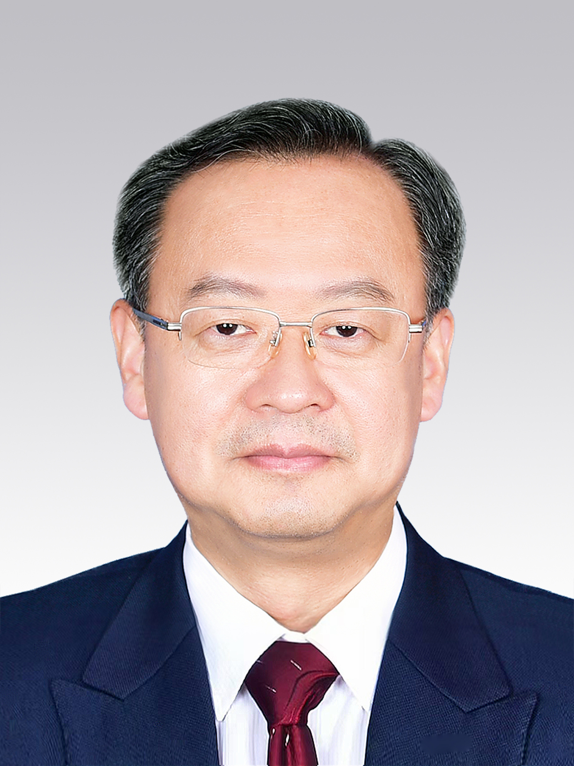 陳建文，男，漢族，1965年9月生，研究生學(xué)歷，中共黨員，現(xiàn)任人民日報社總編輯。