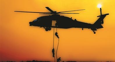 陸軍某部攜手某陸航旅開展機降訓練